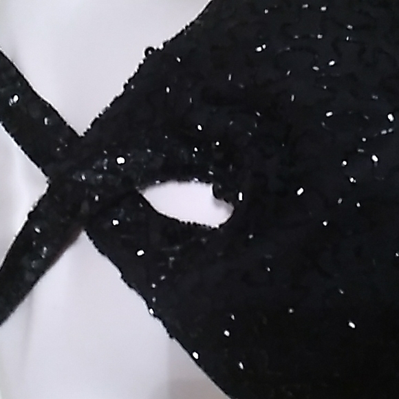 EVENING DRESS DAZZLING BEADING AND SEQUIN BACKLESS KEYHOLE OPENING IN FRONT - Picture 5 of 12